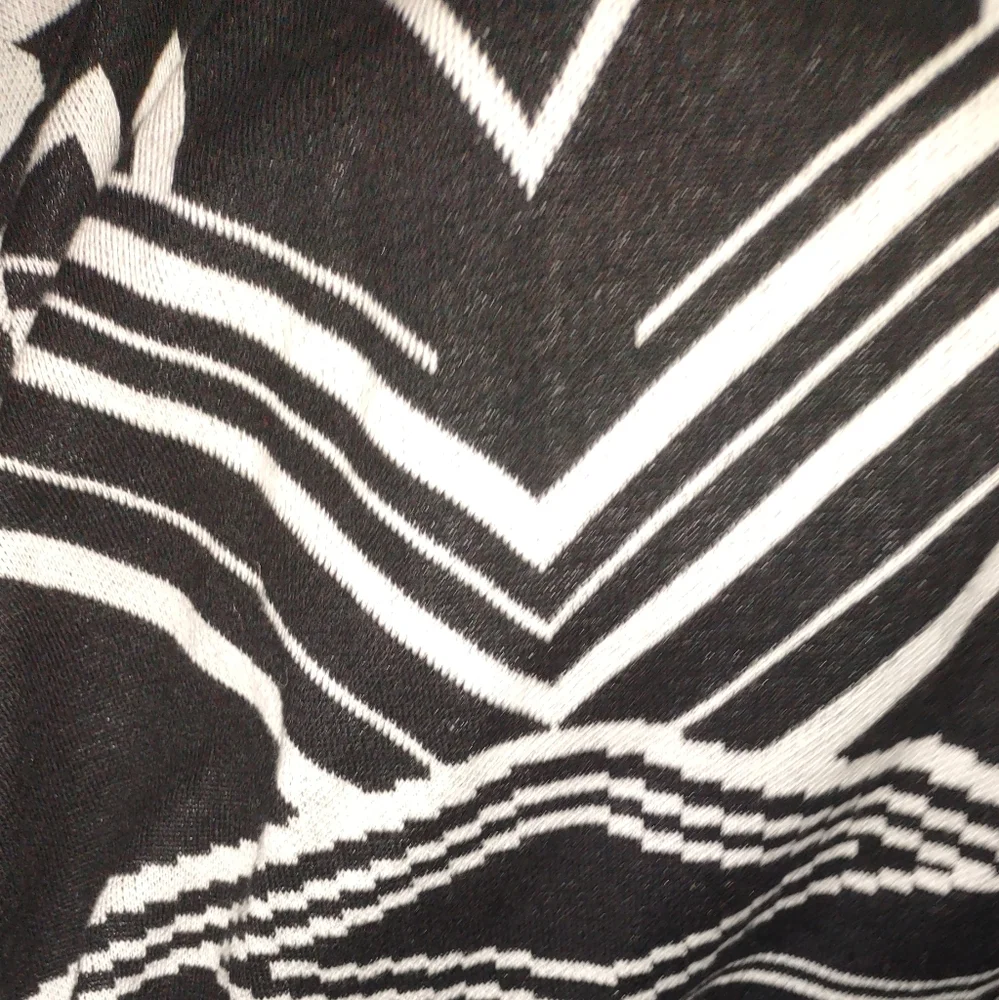 Black and White Waterfall Torrid Cardigan Size 0 - Picture 6 of 11